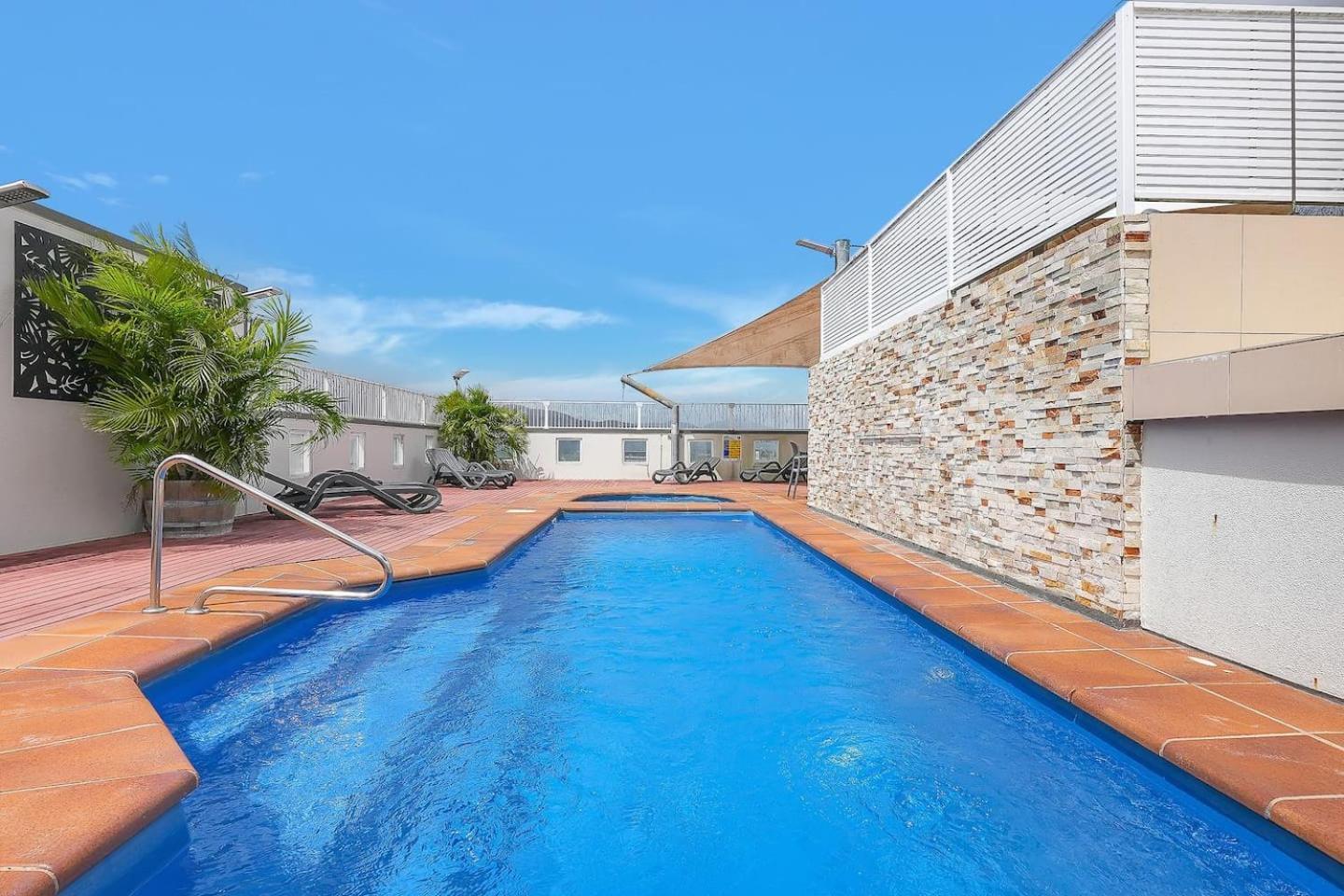 'Aqua Vista' Chic Seaside Vibes With Rooftop Pool Apartment Cairns Exterior photo