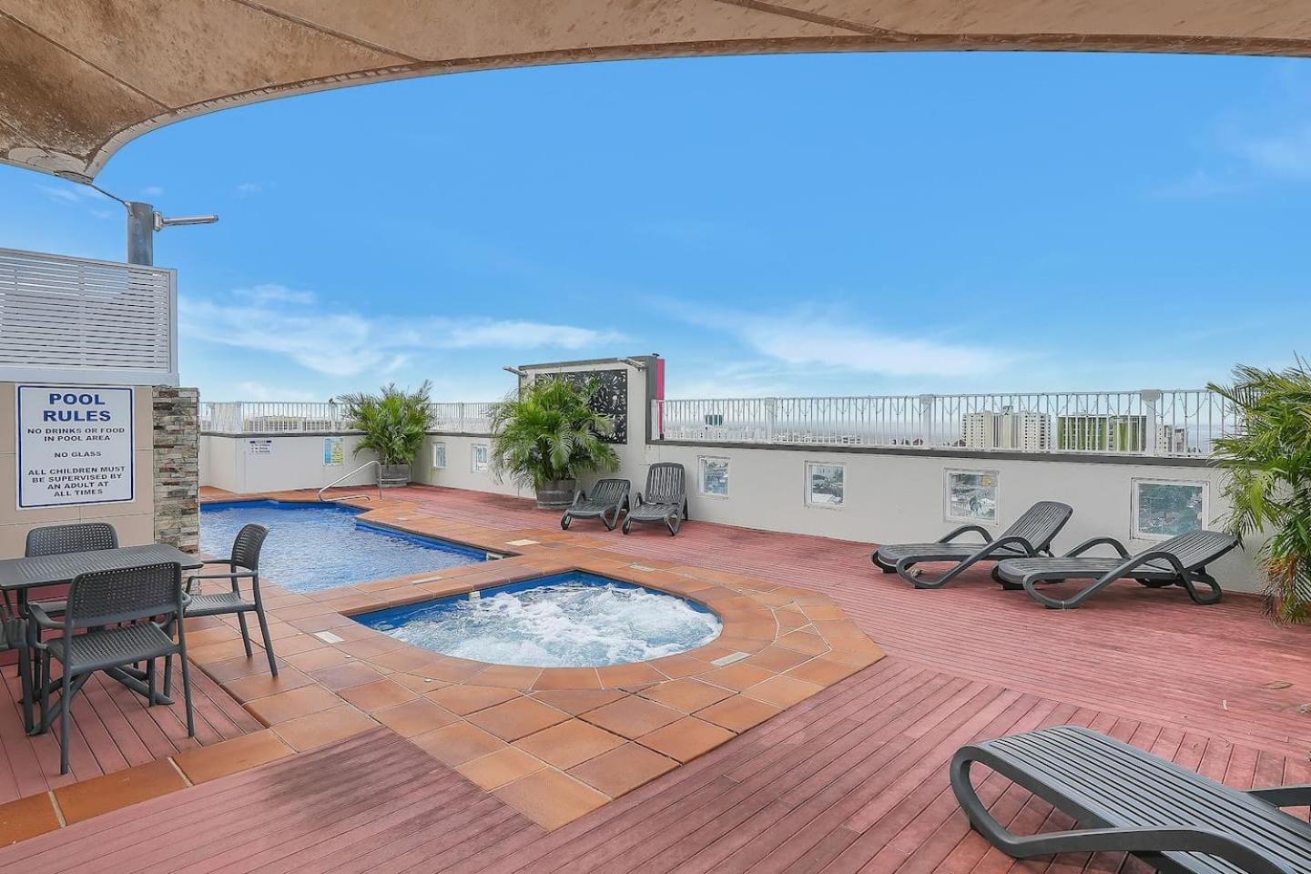 'Aqua Vista' Chic Seaside Vibes With Rooftop Pool Apartment Cairns Exterior photo